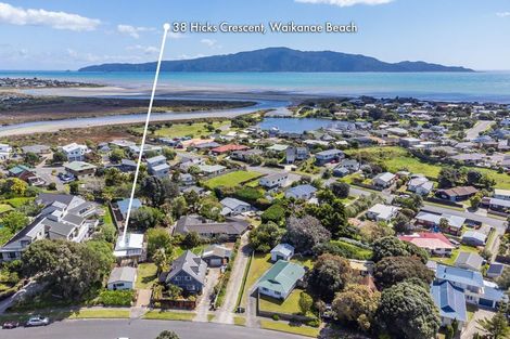 Photo of property in 38 Hicks Crescent, Waikanae Beach, Waikanae, 5036