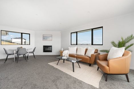 Photo of property in 57 Atlantic Drive, Fitzherbert, Palmerston North, 4410