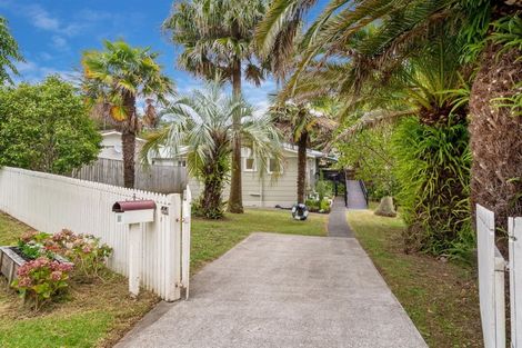 Photo of property in 57 Peach Road, Glenfield, Auckland, 0629