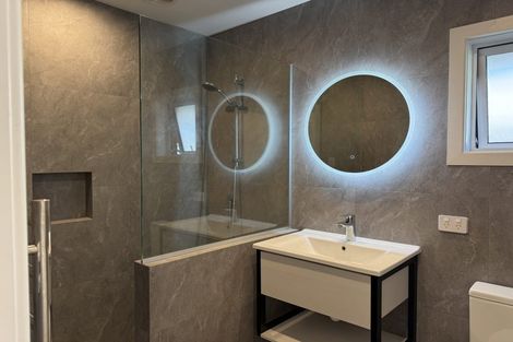 Photo of property in 1/3a First Avenue, Stanley Point, Auckland, 0624