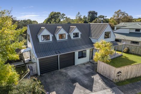 Photo of property in 28 Heathcote Place, Fitzherbert, Palmerston North, 4410