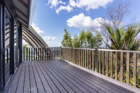 Photo of property in 440 Scenic Drive, Waiatarua, Auckland, 0612
