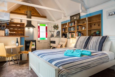 Photo of property in 147 Breaker Bay Road, Breaker Bay, Wellington, 6022