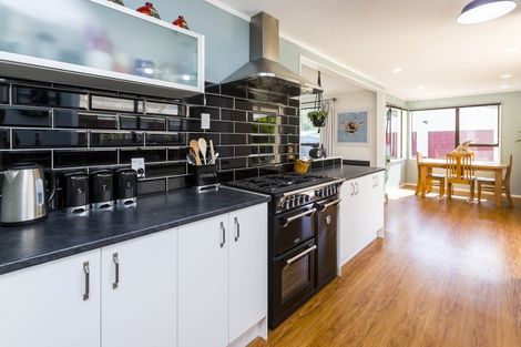 Photo of property in 22 Tacoma Drive, Totara Park, Upper Hutt, 5018