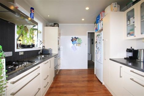 Photo of property in 21 Paragon Avenue, Beach Haven, Auckland, 0626
