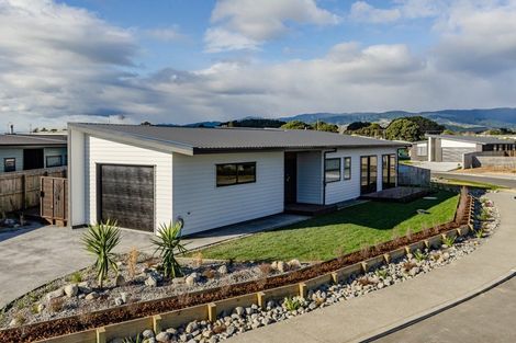 Photo of property in 14 Seagrass Place, Otaki Beach, Otaki, 5512
