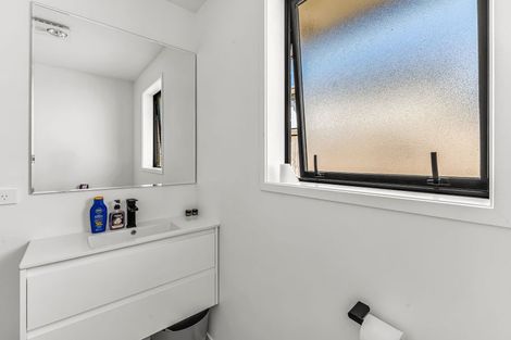 Photo of property in 4 Banks Street, Marfell, New Plymouth, 4310