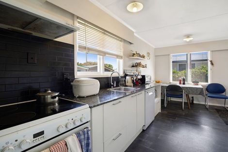 Photo of property in 30 Ruamahanga Crescent, Terrace End, Palmerston North, 4410