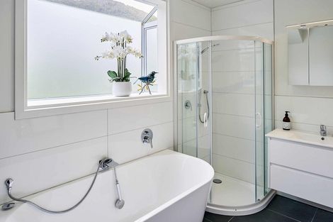 Photo of property in 407 Muritai Road, Eastbourne, Lower Hutt, 5013