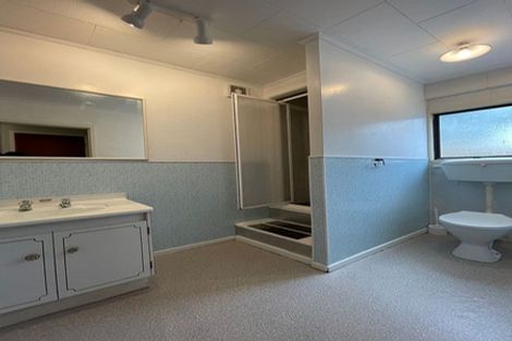 Photo of property in 226 Henderson Valley Road, Henderson, Auckland, 0612