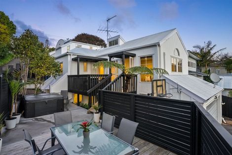 Photo of property in 1/35 Newhaven Terrace, Mairangi Bay, Auckland, 0630