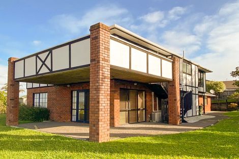 Photo of property in 20 Whiting Grove, West Harbour, Auckland, 0618