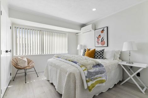 Photo of property in 1/49 Larne Avenue, Pakuranga Heights, Auckland, 2010