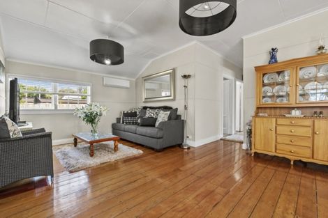 Photo of property in 30 Ladies Mile, Manly, Whangaparaoa, 0930