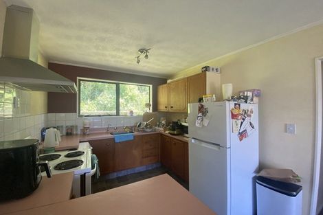 Photo of property in 25 Fernhaven Grove, Newlands, Wellington, 6037