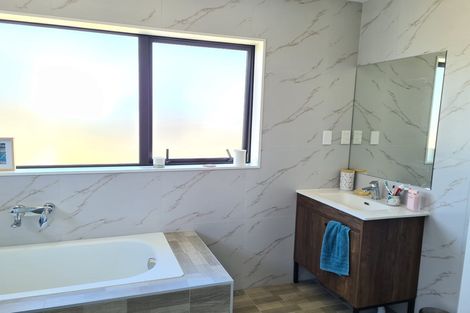 Photo of property in 49 Umu Place, Mangere, Auckland, 2022