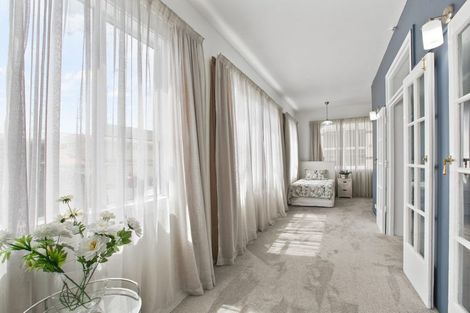 Photo of property in Devonport Apartments, 22/127 Saint Aubyn Street, New Plymouth, 4310