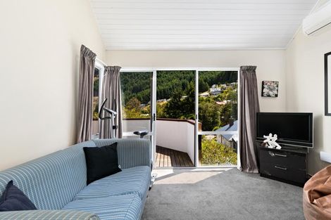 Photo of property in 8 Mackinnon Terrace, Sunshine Bay, Queenstown, 9300