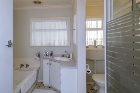 Photo of property in 18 Bledisloe Street, Levin, 5510