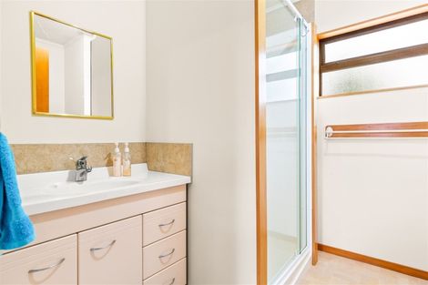 Photo of property in 102 Beach Road, Te Atatu Peninsula, Auckland, 0610