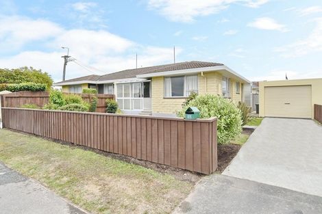 Photo of property in 32 Epsom Road, Sockburn, Christchurch, 8042