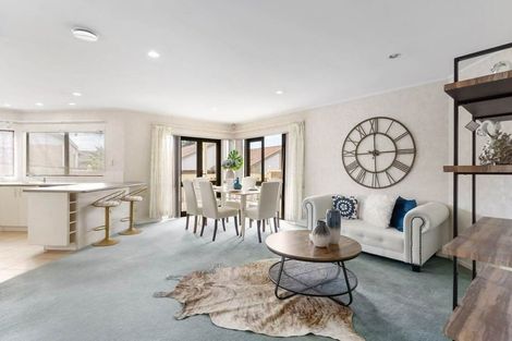 Photo of property in 240 Botany Road, Golflands, Auckland, 2013