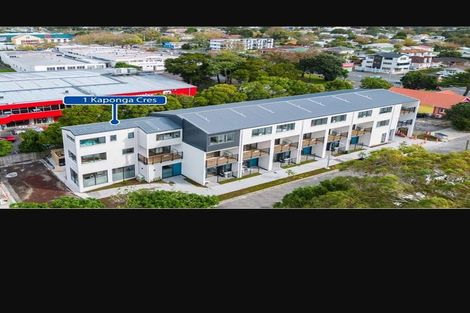 Photo of property in 2/1 Kaponga Crescent, New Lynn, Auckland, 0600