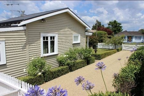 Photo of property in 27 Oxford Street, Fairfield, Hamilton, 3214