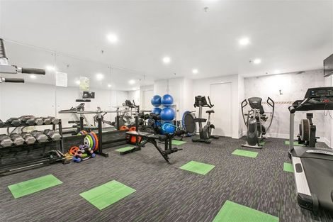 Photo of property in 4a/171 Hurstmere Road, Takapuna, Auckland, 0622