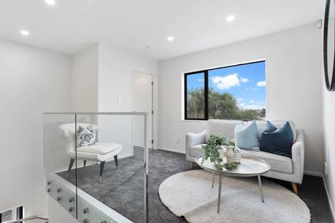 Photo of property in 6b Dalwhinnie Parade, Highland Park, Auckland, 2010