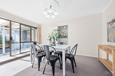 Photo of property in 17 King Charles Drive, Kingsley Heights, Upper Hutt, 5018