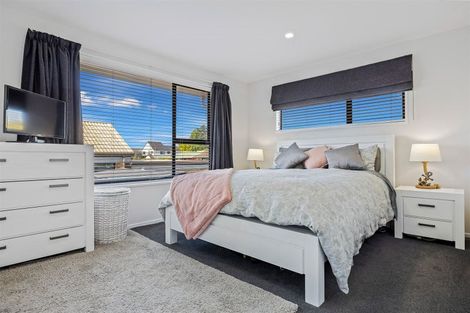 Photo of property in 2 Algie Place, Avonhead, Christchurch, 8042