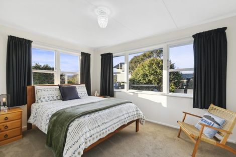 Photo of property in 35 Lynda Avenue, Paparangi, Wellington, 6037