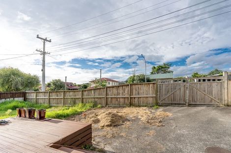 Photo of property in 2 Harrington Road, Henderson, Auckland, 0610