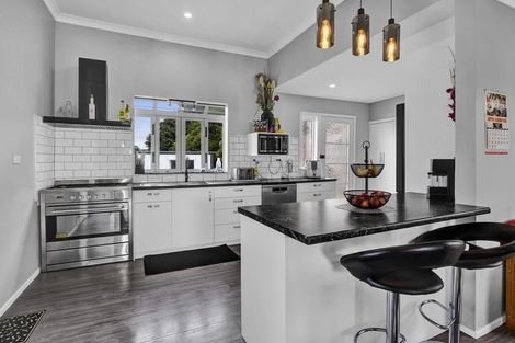 Photo of property in 11 Preston Street, Eltham, 4322