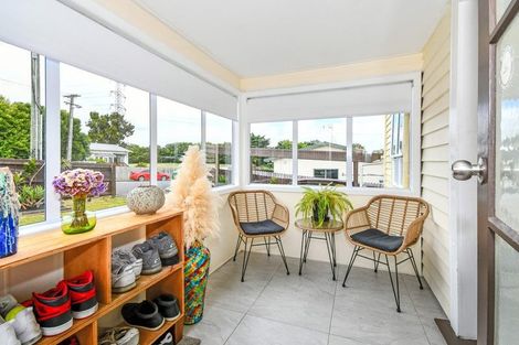 Photo of property in 2c Waiari Road, Conifer Grove, Takanini, 2112