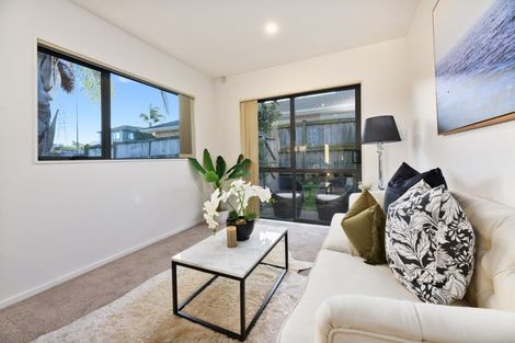 Photo of property in 6 Riverglade Parkway, Te Atatu South, Auckland, 0610