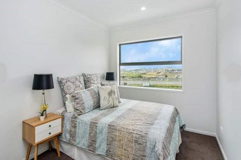 Photo of property in 8 Karauria Lane, Orewa, 0931