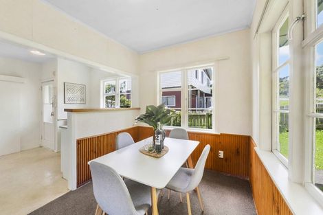 Photo of property in 4 Bracken Road, Newlands, Wellington, 6037