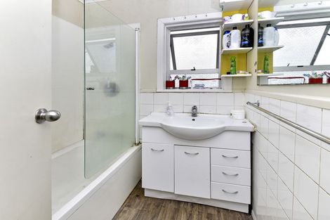 Photo of property in 27 Rimu Road, Oratia, Auckland, 0604