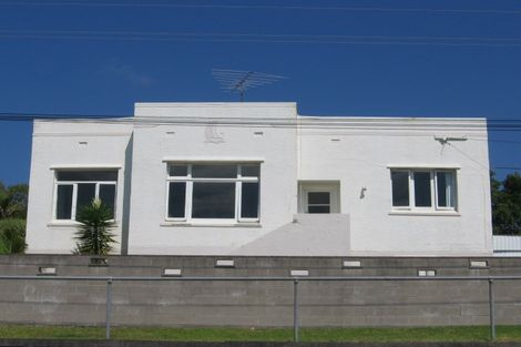 Photo of property in 1/28 Bournemouth Terrace, Murrays Bay, Auckland, 0630