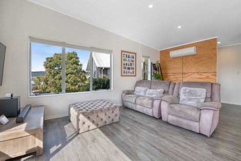 Photo of property in 29 Te Kauri Place, Helensville, 0800