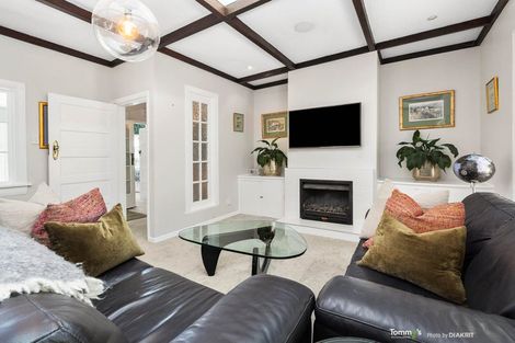 Photo of property in 17 Northland Road, Northland, Wellington, 6012