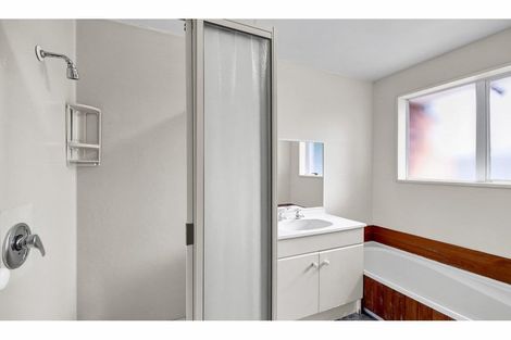 Photo of property in 2/86 Aorangi Road, Bryndwr, Christchurch, 8053