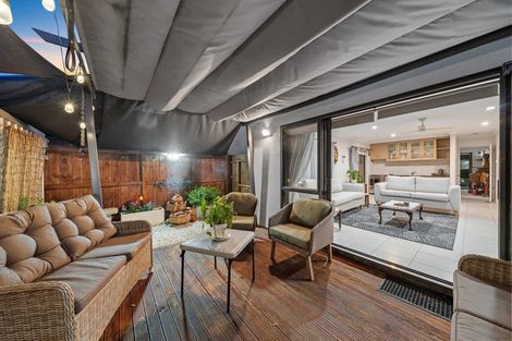 Photo of property in 3 Bezar Place, Flat Bush, Auckland, 2016