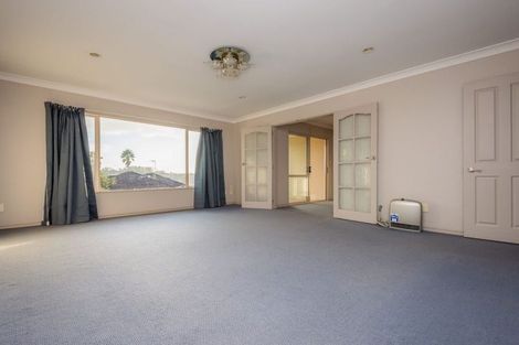 Photo of property in 42 Mandeville Place, Unsworth Heights, Auckland, 0632
