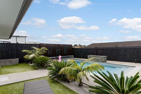 Photo of property in 6 Davey Crescent, Orewa, 0931