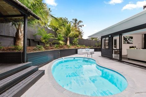 Photo of property in 1/22 Bevyn Street, Castor Bay, Auckland, 0620