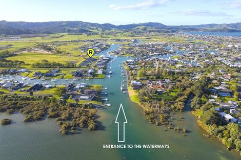 Photo of property in 15 Lady Jocelyn Place, Whitianga, 3510