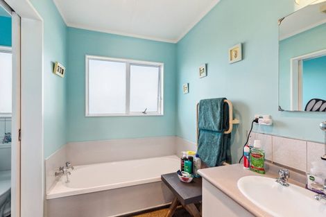 Photo of property in 52 Campbell Avenue, Paraparaumu, 5032